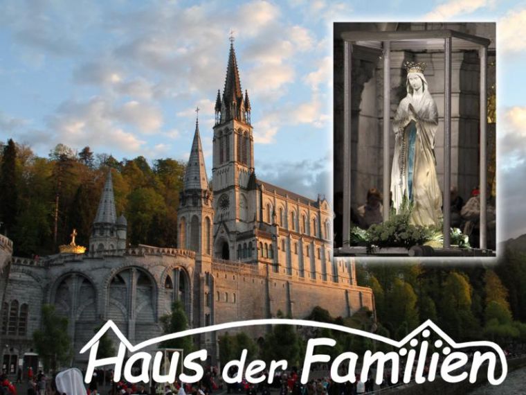 Basilika von Lourdes und die Marienstatue in der Grotte